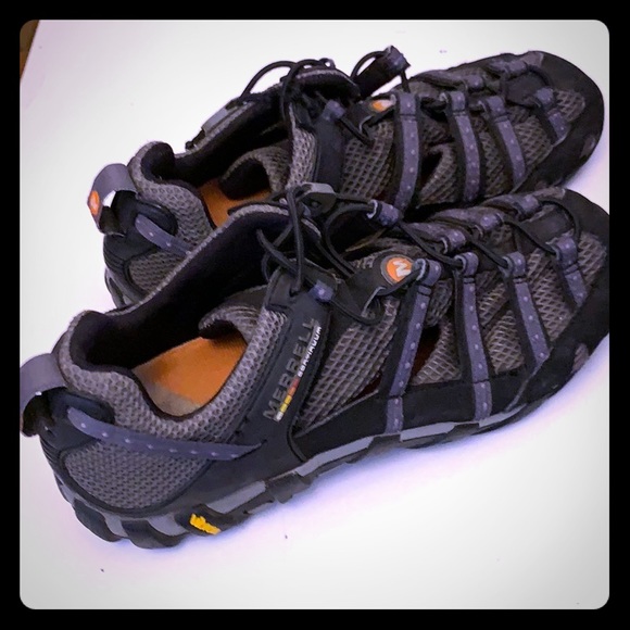 sports shoes merrell